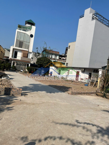 Bán đât phân lô ngọc thụy- long biên ô tô vào đất 50m2 ,mặt tiền 4.6m 9 tỷ long.