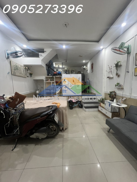 Hẻm 4m, ô tô lý thuyết, 30m2 , 3 tầng có sân thượng mới đẹp, lạc long quân tân bình gần quận 10, ngang đẹp 3.8m, chỉ 3.55 tỷ thương lượng