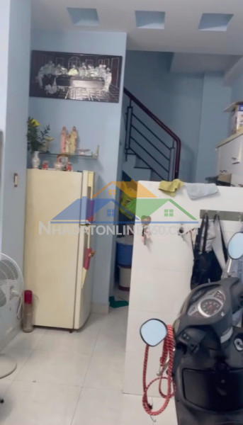 Nhà 3 tầng nở hậu hẻm bến vân đồn p2q4. giá 3,7 tỷ tl