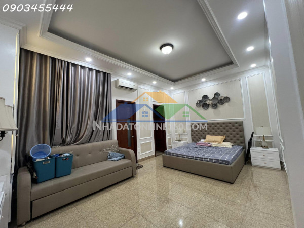 Bán biệt thự đường tam châu thủ đức, 427m2, 4 tầng, nội thất gỗ quý, 39.5 tỷ