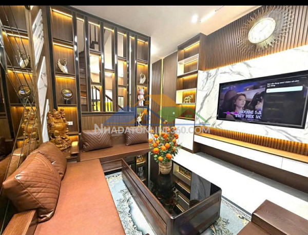 Phố trường chinh , ở ngay, gần phố 43m, ,6t, giá chỉ 9,5 tỷ 
 chủ hạ giá 500 triệu  – cơ hội cực tốt cho nhà đầu tư.