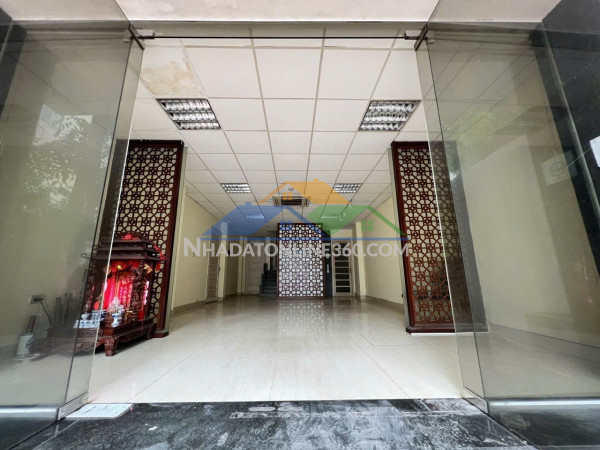 5 tầng - thang máy - mặt phố phân lô vip hoàng cầu - vỉa hè lớn - ô tô dừng đỗ vào sân - văn phòng - kinh doanh nhà hàng