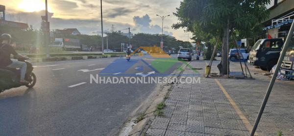 Nhà 3 tầng kiên cố – đất rộng 281m² – mặt tiền 15m – đường 30m 27 tỷ vừa ở – vừa kinh doanh