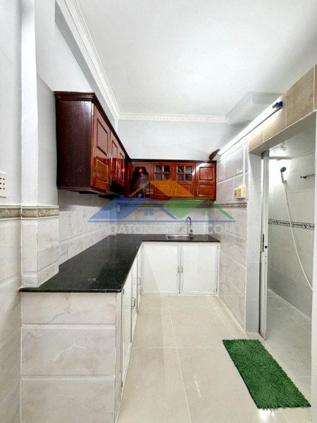 Bán nhà đ.đoàn văn bơ- vài bước chân ra mt xe hơi- kế bên lê quốc hưng- lưu thông tôn đản -hoàng diệu- nguyễn tất thành.