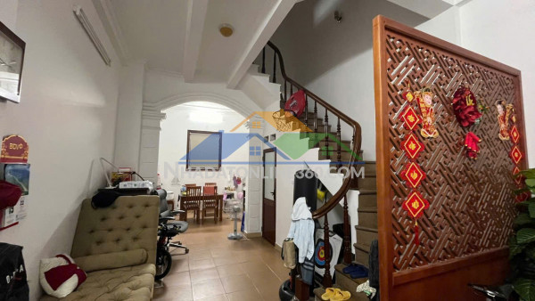 Lõi quận- phân lô - 10m ô tô tránh- ngõ đẹp - thông tứ phía- hoàng cầu,đống đa  50m, mặt tiền 4m, 17,6 tỷ