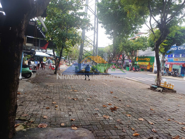 Lê thanh nghị – sát núi thành – 30/4 đường 10,5m – vỉa hè 20m – 4 ô tô đậu cửa