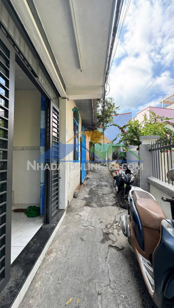 Bán căn góc nhà mới 2 tầng đường ô tô hương lộ ngọc hiệp