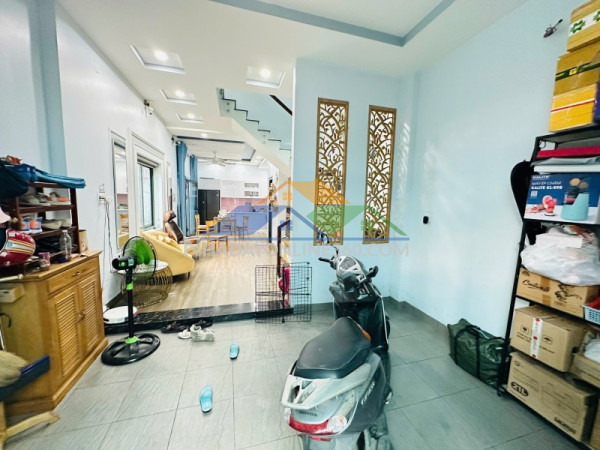 Bán nhà 3 tầng, dt 75m2, số 7, linh trung, thủ đức, tp hcm giá 7,89  tỷ, sổ hồng. liên hệ: 0933125879.