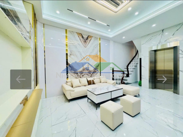 Nhà 38mm² – 5 tầng – thang máy – ngõ ô tô – 50m ra phố bạch mai – giá 10,8 tỷ