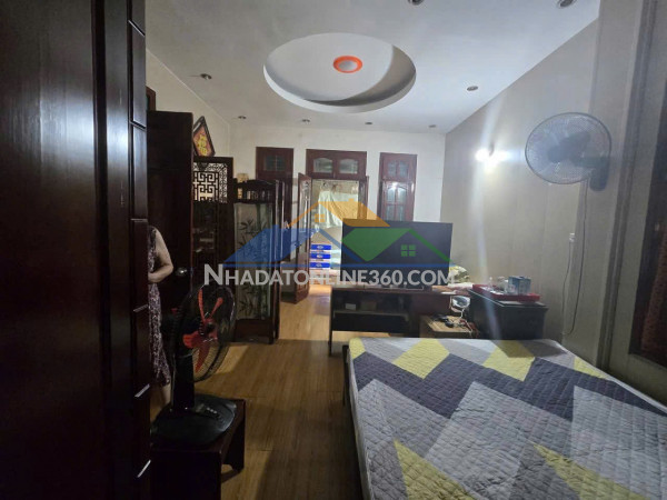 Kinh doanh - gần phố- 76 m sổ đỏ hiện trạng xây 5 tầng/45m2 còn lại 31m cho thuê cửa hàng giải khát và làm lối đi