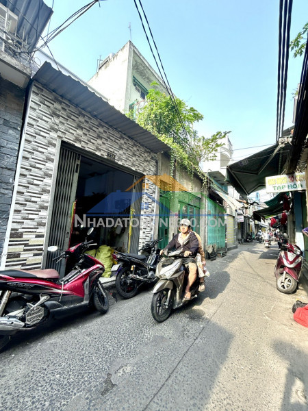 ????bán nhà căn góc 2 mt- hiếm ngang 4m- đ.đoàn văn bơ- xe hơi đổ cửa-kinh doanh đa ngành nghề- giao thương nguyễn thần hiến và xóm chiếu, gần trường đại học