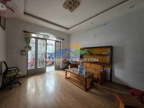 Bán nhà trong ngõ đường số 8, linh trung, thủ đức, tp hcm - diện tích 194m2, cấp 4. giá 10,9 tỷ, sổ hồng. liên hệ: 0933125879.