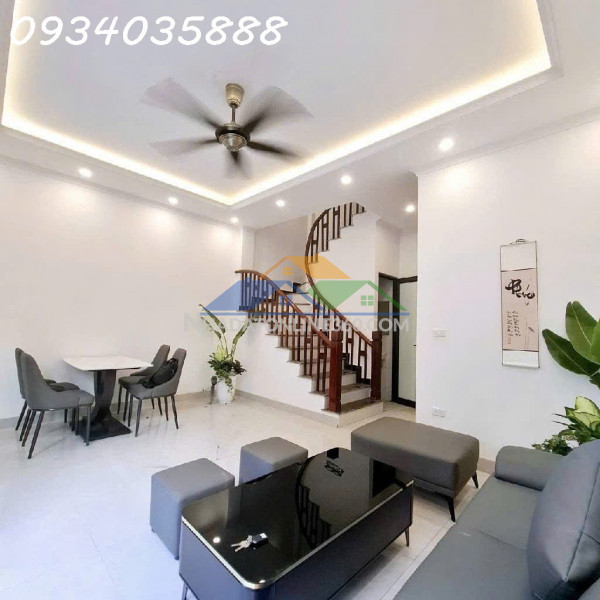 Bán nhà nguyễn văn linh long biên diện tích 30m² nhà 5 tầng ngõ...
