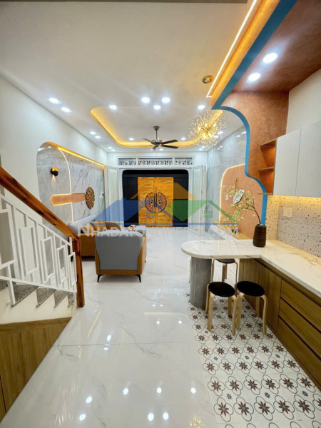 Bán nhà 1 trệt 1 lầu mới đẹp 100% - đường 106/68 hoà bình (ngay mặt tiền kênh tân hoá)