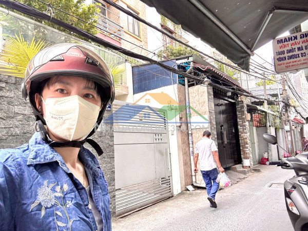 Chủ thiện chí bán nhà đ.xóm chiếu chỉ 2 đồng 9- căn góc thoáng mát 2mt- lưu thông tôn đản- thuận tiện mua cho con em đi học- hoặc giữ tiền điều là siêu phẫm.