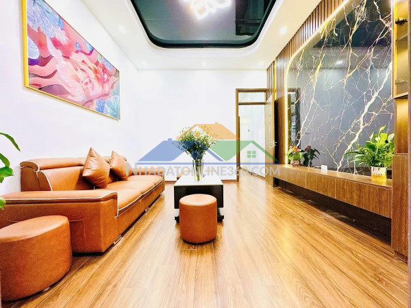 Nhà hiếm  xuân đỉnh –gần trường cấp 1,2,3 xuân đỉnh –gần phố 42m 5tầng 9.7 tỷ