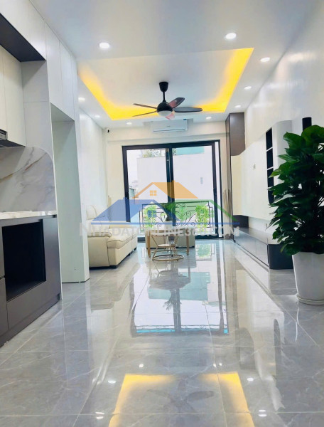 Chùa bộc 42m² – 5 tầng – mt 7.4m  thang máy – ngõ ô tô  10.9 tỷ