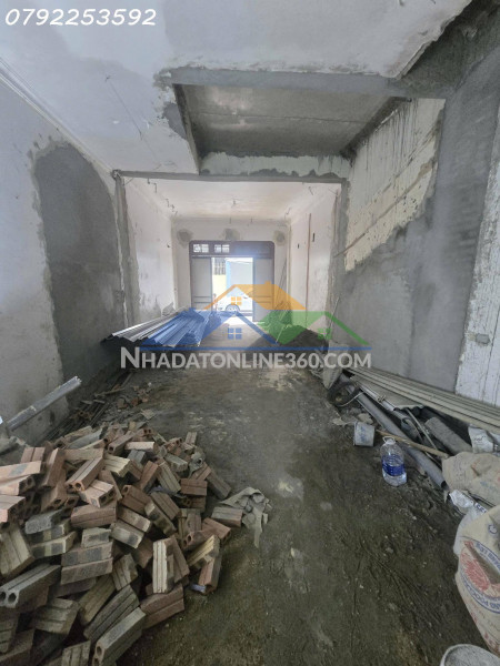 Bán nhà đê la thành. đống đa. diện tích 49-52m. x 5tầng. mặt tiền 4.2m. giá bán 9.5 tỷ