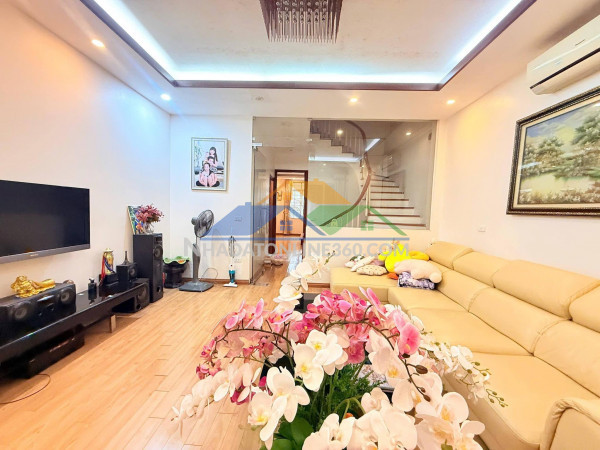 Siêu phẩm  phúc hoa –tây hồ-phân lô –vỉa hè- otô tránh- gara oto–75m 23.9 tỷ.