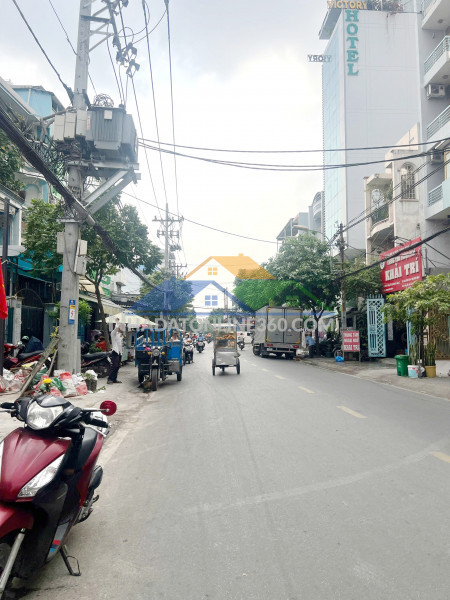 Nhà mới 4 tầng mặt tiền âu dương lân p. chánh hưng. giá 28 tỷ