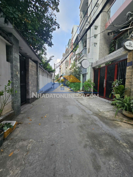 Xe hơi ngủ nhà - chính chủ - nơ trang long - bình thạnh - 5 tầng btct - hoàn công đủ - mặt tiền 8m - siêu hiếm - bán 11.2 tỷ - tl