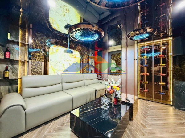 **bán nhà hẻm 766 cách mạng tháng 8 ** p.5, tân bình ; 4x15m - 5 tầng