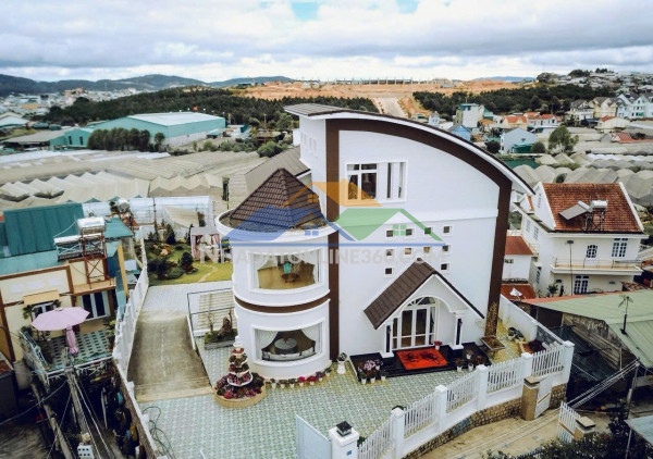 Cần tiền giảm giá bán gấp biệt thự sân vườn 2 mặt tiền...