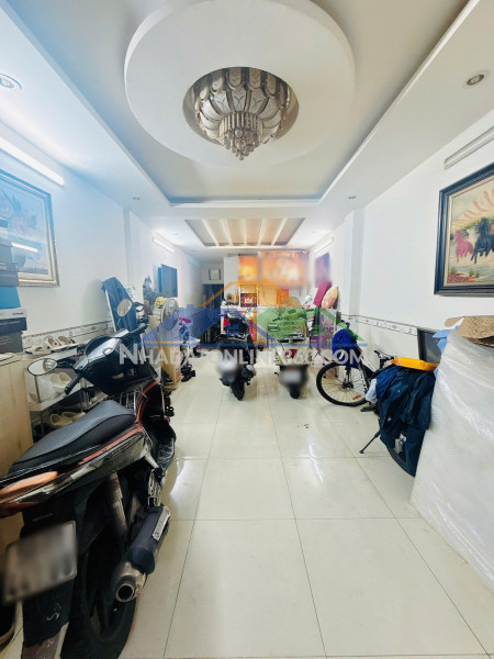 Nhà 2 tầng nở hậu hẻm ôtô âu dương lân p. chánh hưng giá 6,78 tỷ tl