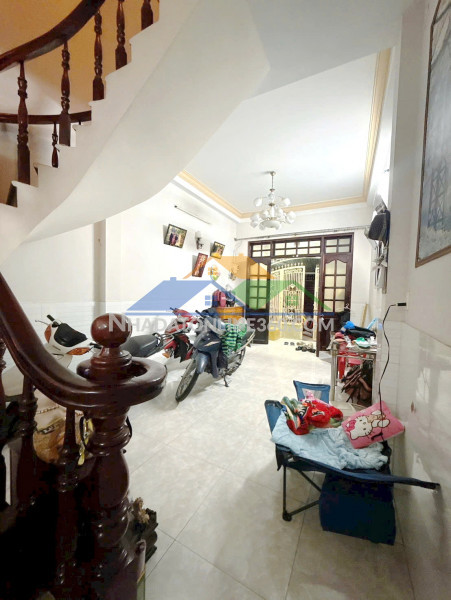 8.8 tỷ oto trong nhà hẻm 6m âu dương lân p3q8