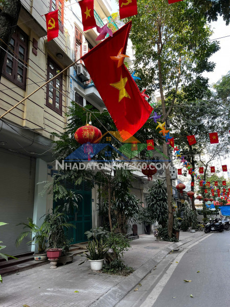 Hiếm, bán nhà đào tấn, ô tô vào nhà, mặt tiền 5m, chỉ 21 tỷ