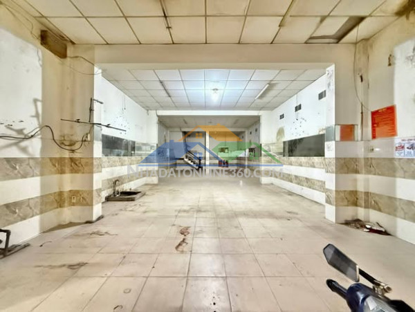 Bán nhà mặt tiền 2 tầng 6x23m giá 11,89 tỷ đường trần...