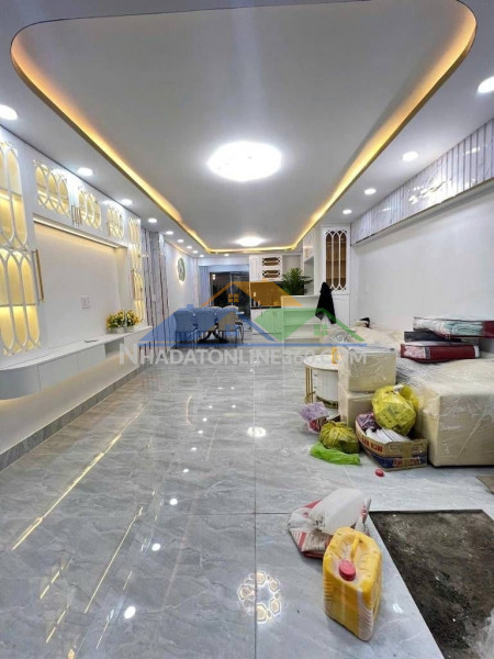 3 tầng - hẻm oto - full nội thất- dtsd hơn 60m2 - đường đào...