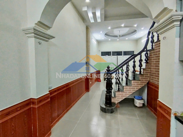 Cho thuê nhà 2,5 tầng ngõ 186 phố vương thừa vũ, quận thanh...