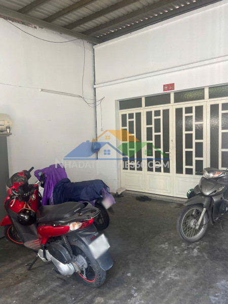 Nhà diện tích lớn 182m2 hẻm thông đường chánh hưng p9q8. giá 9.8 tỷ