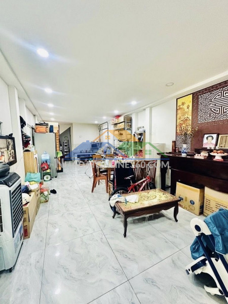 Mặt tiền kinh doanh – đường 30m – đối diện công viên – 85m chỉ 12.x tl