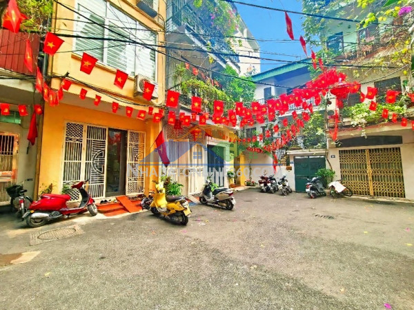 Hoàng hoa thám 38m x4 tầng 8,35 tỷ-ô tô đỗ cổng,2 thoáng trước...