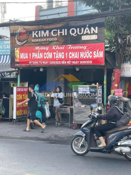 Vì gia đình có việc nên cần sang lại quán, quán đang kinh doanh...