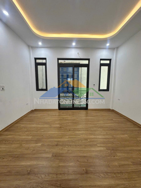 Phạm văn đồng - 5 tầng thang máy - ngõ rộng 37m2 mặt tiền 4.3m giá 10 tỷ