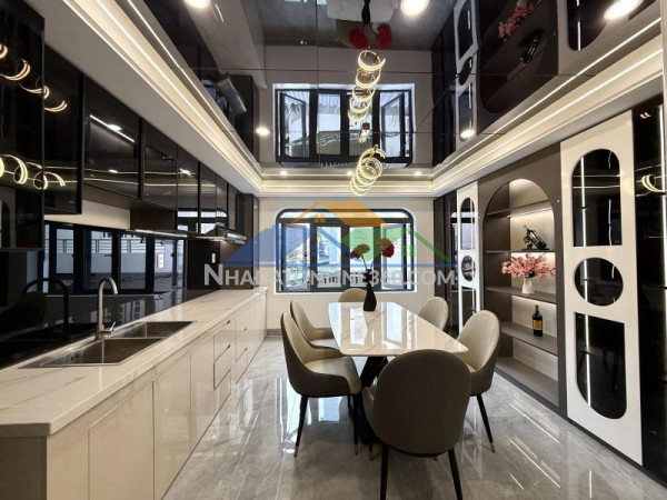 **bán nhà hẻm 154 phạm văn hai** phường 3 tân bình (5,7*11) 5 tầng