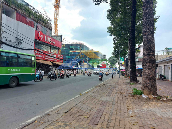 Bán nhà mặt tiền võ văn ngân gần vincom thủ đức, 240m², 4 tầng, giá 39.9 tỷ