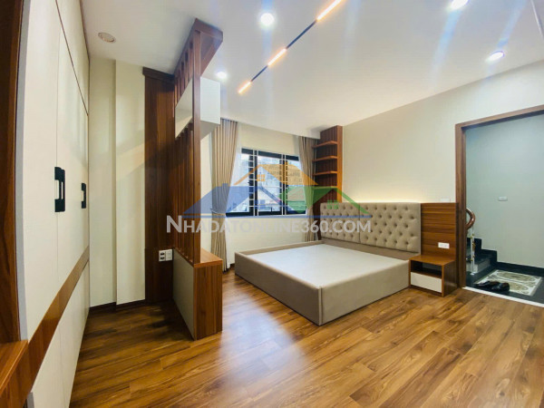 Căn hộ dịch vụ nguyễn đình hoàn – 7 tầng thang máy – 11 phòng – doanh thu gần 1 tỷ/năm kh 0975124520