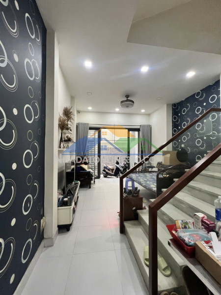 Sát mặt tiền - nguyễn thượng hiền - quận 3 - 3 tầng - 25m2 - 5,2 tỷ