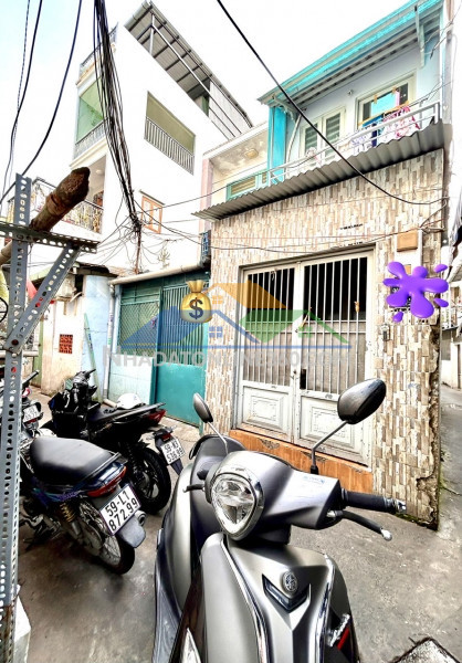 Bán nhà 3 tầng- ngang 4.9m- dt 72m2- đ.bến vân đồn- giảm chào hơn 1 tỏi-  lưu thông q8-q1- gần trường đh nguyễn tất thành.