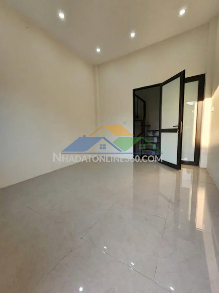 ????tìm đâu ra nhà phân lô cán bộ 30m² khương trung, ô tô đỗ đêm, giá chỉ hơn 4.9 tỷ