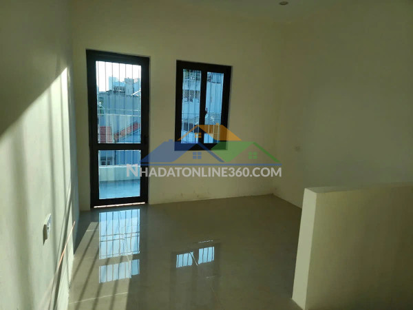 ????đâu ra nhà cán bộ ô tô đỗ gần 30m² khương trung, 4pn, giá chỉ hơn 4.9 tỷ?