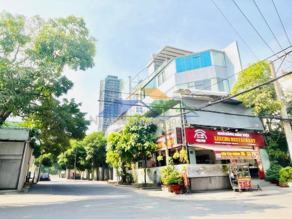 Bán nhà góc 2 mặt tiền,155m ngang 8.4m hiếm, 4 tầng thang máy,dòng tiền 360 chỉ 25 tl