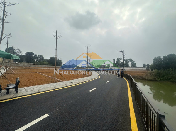 Em có rất nhiều lô đất mặt đường đồng trạng, xã cổ đông, sơn tây vew hồ tự nhiên cực đẹp