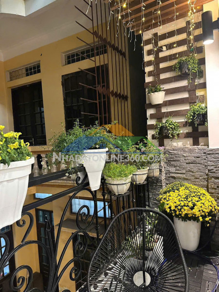 Lô góc 3 thoáng - dân xây chắc chắn - trung tâm - ngõ thông - trước nhà thoáng