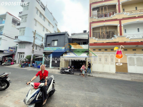Bán nhà 3 mặt tiền xe hơi quay đầu - đường tôn thất thuyết quận 4 - sát trường học vĩnh hội -  - liên hệ giang giang:093.86.76.685