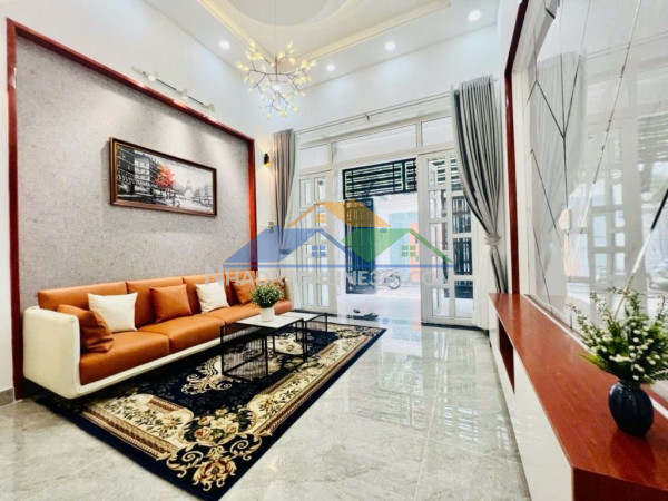 Bán nhà 3 tầng hxt đường nguyễn sỹ sách 93m2(4.2*22) gần công viên vào ở ngay nhỉnh 5 tỷ